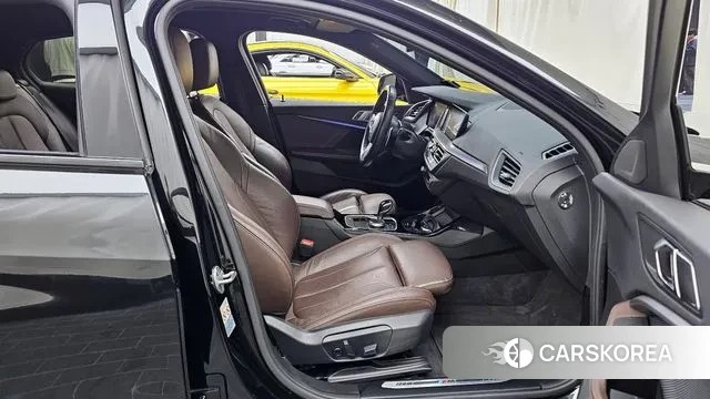 BMW 1 Series (F40) 2021 Черный из Кореи, фото 2