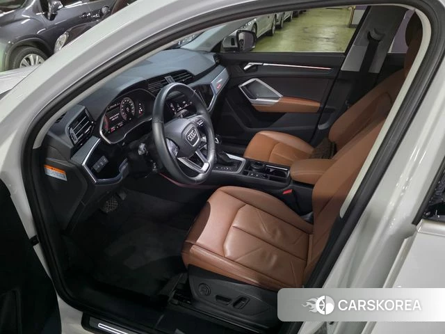 Audi Q3 (F3) 2022 Белый из Кореи, фото 2