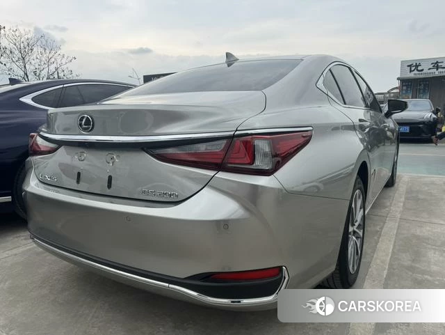 Lexus ES 2022 Серебристо-серый из Китая, фото 2