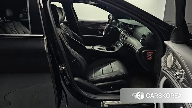 Mercedes-Benz E-Class W213 2023 Черный из Кореи, фото 2