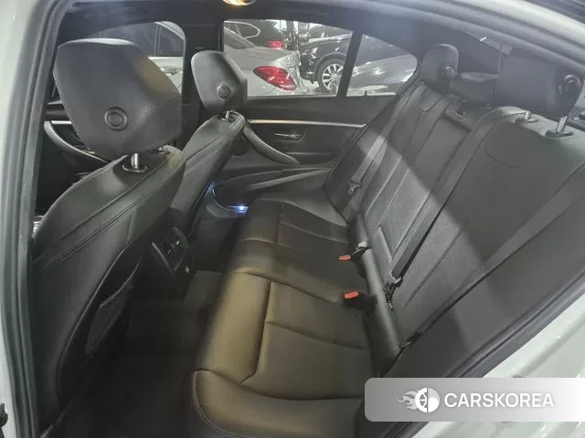 BMW 3 Series (F30) 2018 Белый из Кореи, фото 2