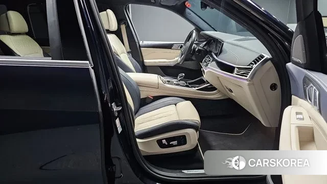 BMW X7 (G07) 2022 Черный из Кореи, фото 2