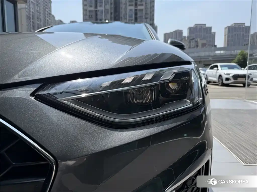Audi A4L 2023 Silver/gray из Китая, фото 2