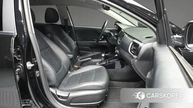 Kia Stonic 2018 Черный из Кореи, фото 2