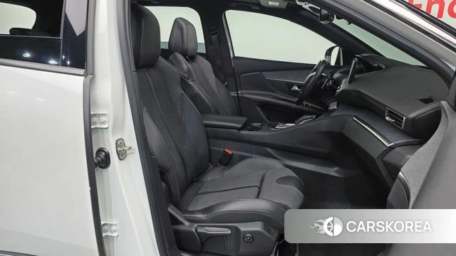 Peugeot 3008 second generation 2019 Белый из Кореи, фото 2