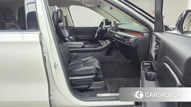 Lincoln Aviator 2nd generation 2020 Белый из Кореи, фото 2