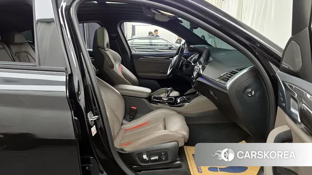 BMW X4M (G02) 2023 Черный из Кореи, фото 2