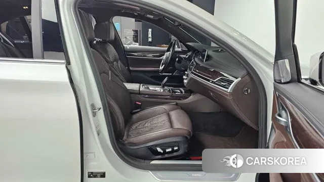 BMW 7 Series (G11) 2018 Белый из Кореи, фото 2