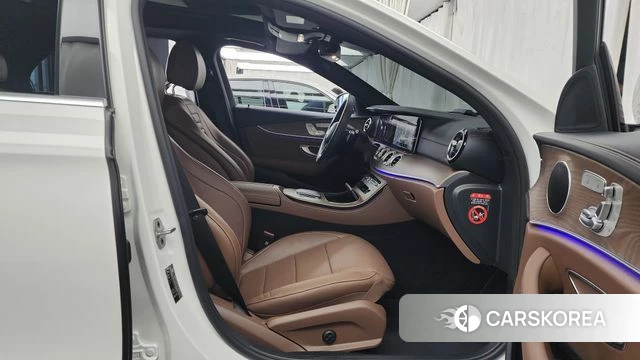 Mercedes-Benz E-Class W213 2023 Белый из Кореи, фото 2