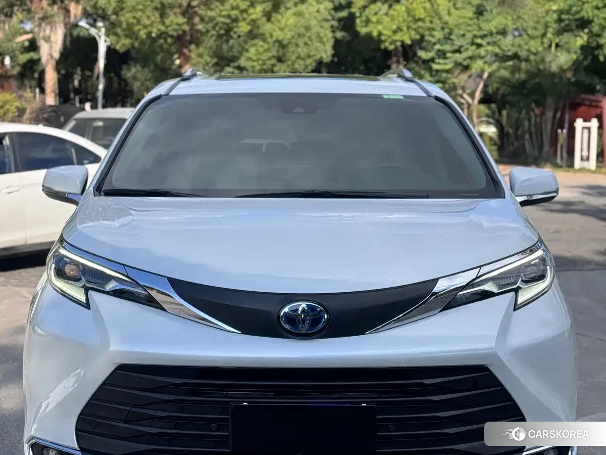 Toyota Sienna 2023 Белый из Китая, фото 2
