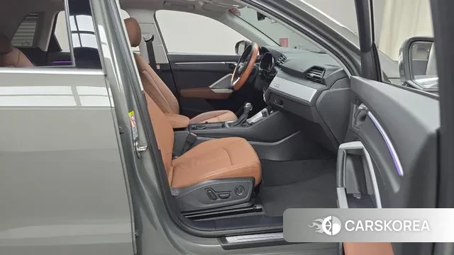 Audi Q3 (F3) 2023 Серый из Кореи, фото 2