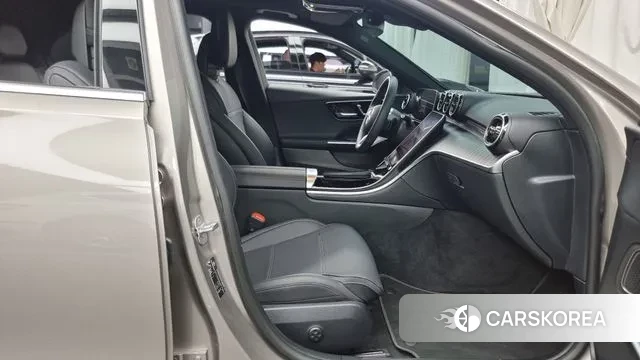 Mercedes-Benz C-Class W206 2024 Песочный из Кореи, фото 2