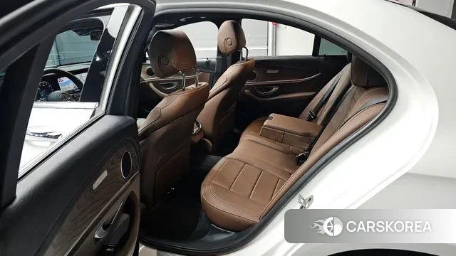Mercedes-Benz E-Class W213 2022 Белый из Кореи, фото 2