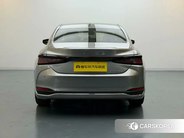 Lexus ES 2024 Серебристо-серый из Китая, фото 2