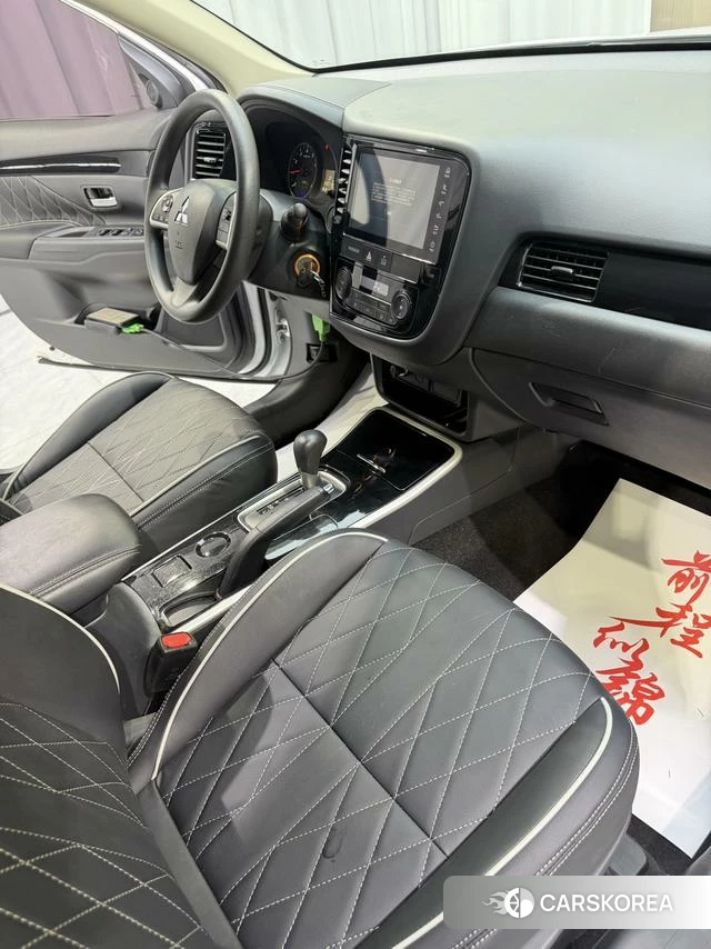 Mitsubishi  Outlander 2021 Белый из Китая, фото 2
