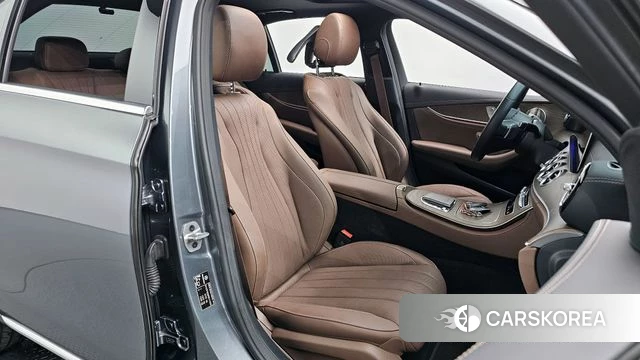 Mercedes-Benz E-Class W213 2023 Серый из Кореи, фото 2