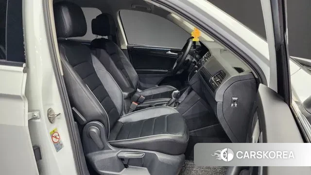 Volkswagen Tiguan second Generation 2022 Белый из Кореи, фото 2