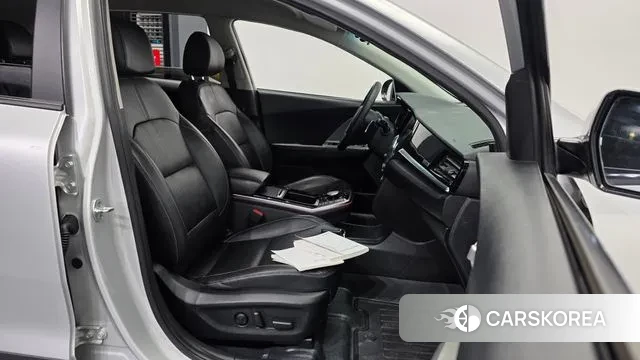 Kia Niro Plus 2022 Серебряный из Кореи, фото 2