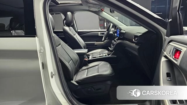 Ford Explorer 6th Generation 2022 Белый из Кореи, фото 2