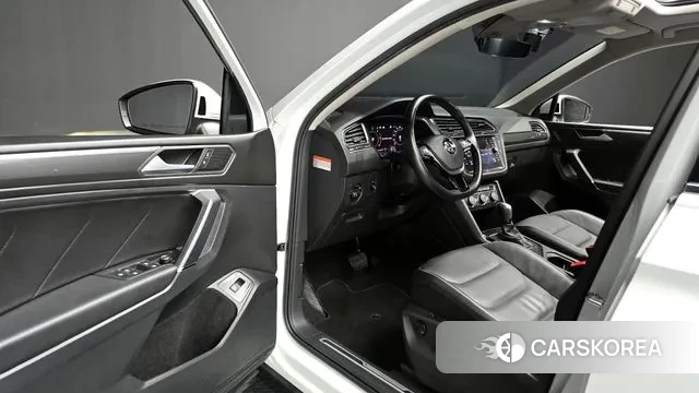 Volkswagen Tiguan Allspace 2020 Белый из Кореи, фото 2