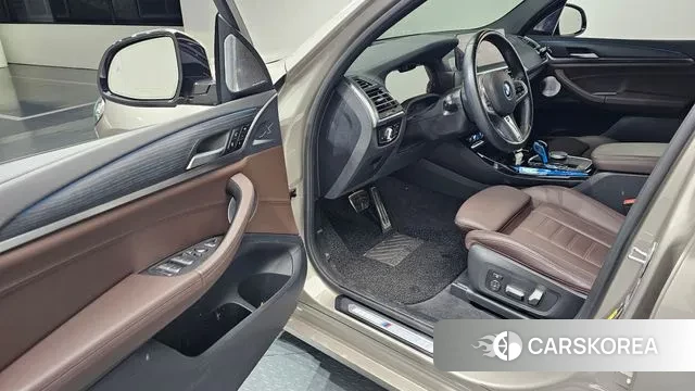 BMW iX3 2022 Песочный из Кореи, фото 2