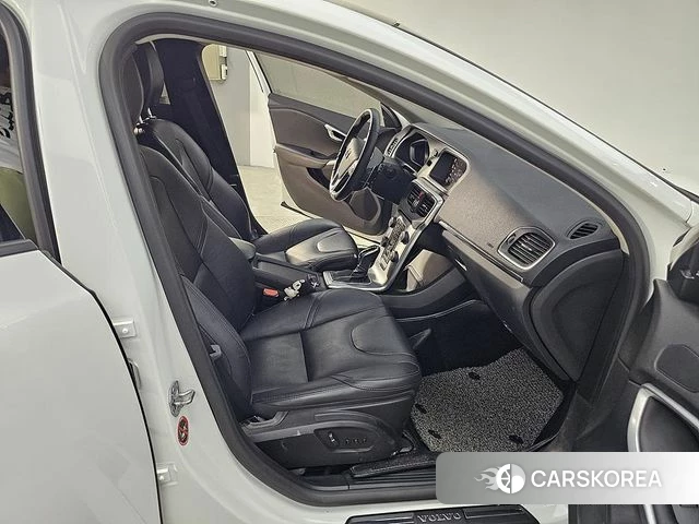 Volvo V40 2018 Белый из Кореи, фото 2