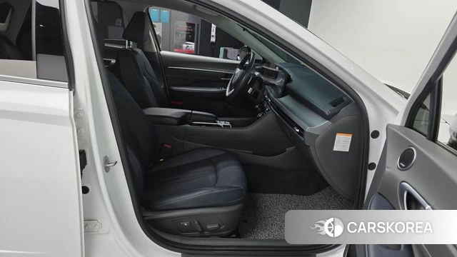 Hyundai Sonata D Edge Hybrid (DN8) 2023 Белый из Кореи, фото 2