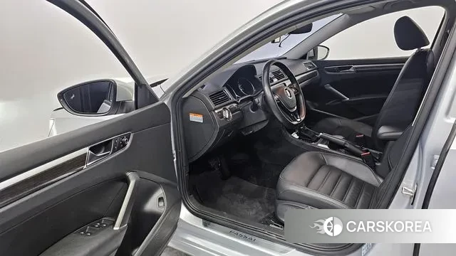 Volkswagen The New Passat 2018 Серебряный из Кореи, фото 2