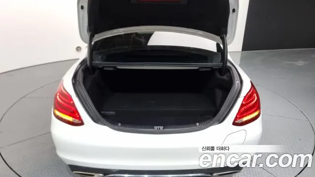 Mercedes-Benz C-Class W205 2018 Белый из Кореи, фото 2