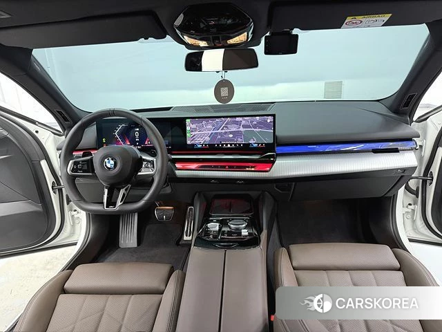BMW 5 Series (G60) 2025 Белый из Кореи, фото 2