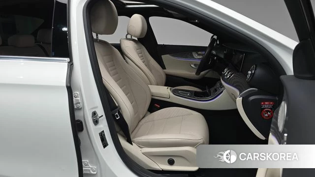 Mercedes-Benz E-Class W213 2022 Белый из Кореи, фото 2