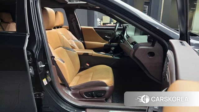 Lexus ES300h 7th generation 2019 Черный из Кореи, фото 2