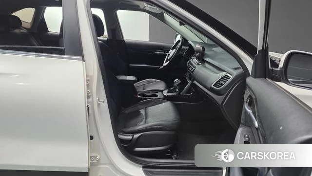 Kia Seltos 2022 Белый из Кореи, фото 2