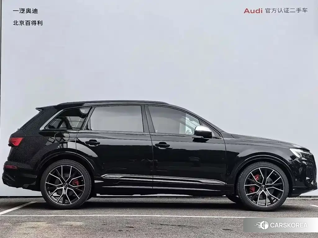 Audi Q7 2026 Черный из Китая, фото 2
