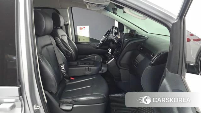 Hyundai Staria 2023 Серебряный из Кореи, фото 2