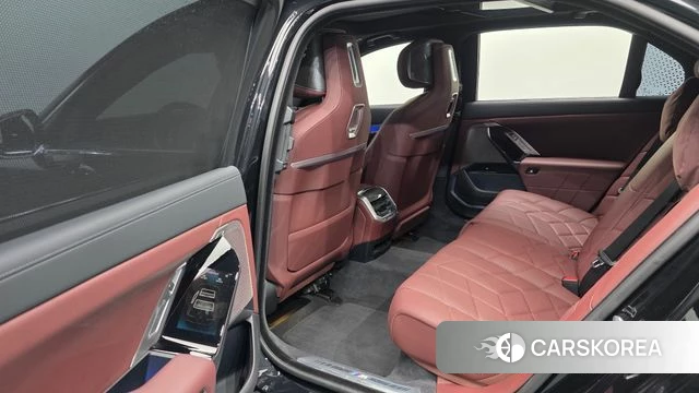 BMW 7 Series (G70) 2024 Черный из Кореи, фото 2