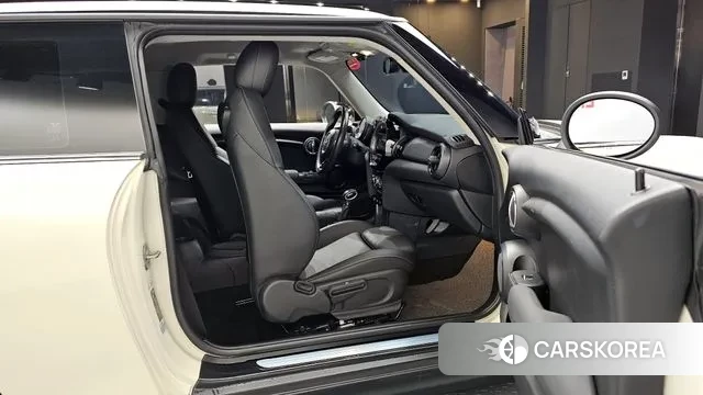 Mini Cooper 2019 Жемчужный цвет из Кореи, фото 2