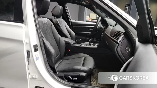 BMW 3 Series (F30) 2018 Белый из Кореи, фото 2