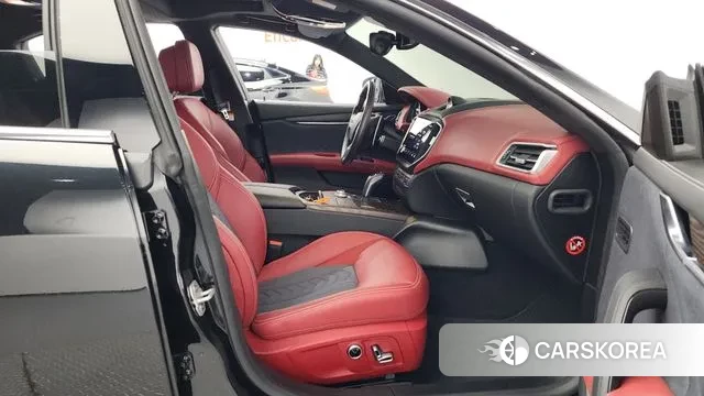 Maserati Ghibli 2021 Черный из Кореи, фото 2