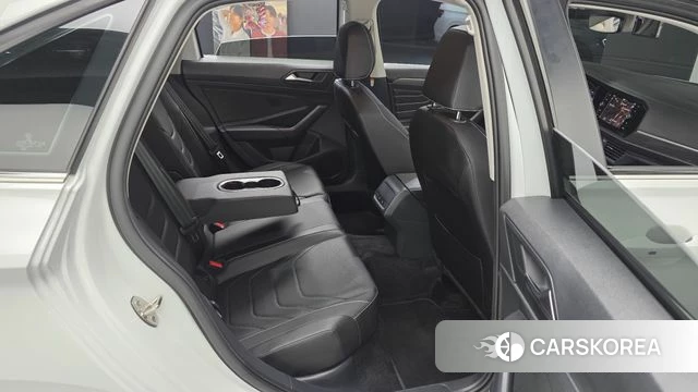 Volkswagen 7th Generation of Jetta 2023 Белый из Кореи, фото 2