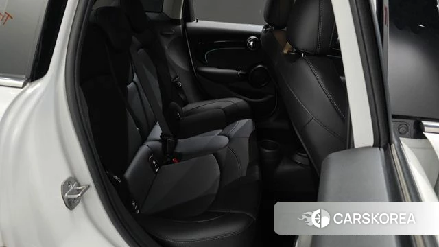 Mini Cooper 2023 Серебряный из Кореи, фото 2