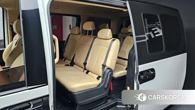 Hyundai Staria 2023 Белый из Кореи, фото 2