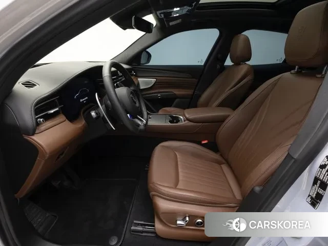 Maserati Grecale 2024 Светло-серебряный цвет из Кореи, фото 2