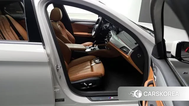 BMW 5 Series (G30) 2018 Белый из Кореи, фото 2