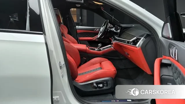 BMW X6M (G06) 2024 Белый из Кореи, фото 2