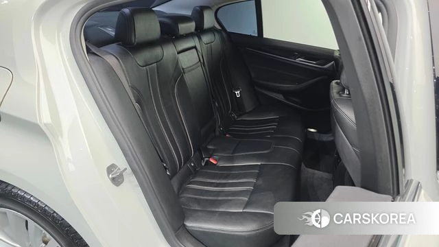 BMW 5 Series (G30) 2019 Белый из Кореи, фото 2