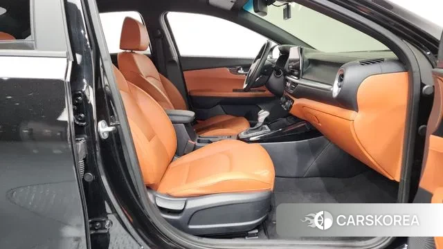 Kia The New K3 2nd generation 2023 Черный из Кореи, фото 2