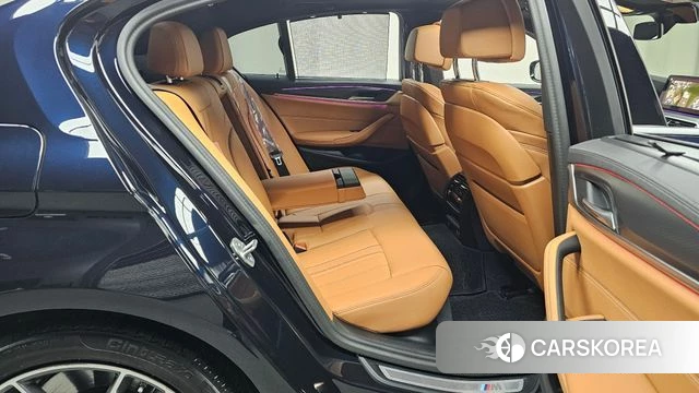 BMW 5 Series (G30) 2023 Черный из Кореи, фото 2