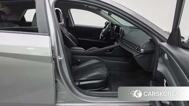 Hyundai Avante (CN7) 2021 Серебристо-серый из Кореи, фото 2