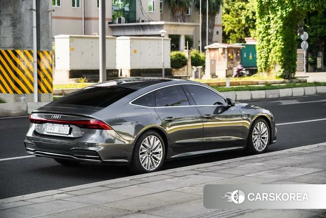 Audi A7 2021 Серебристо-серый из Китая, фото 2